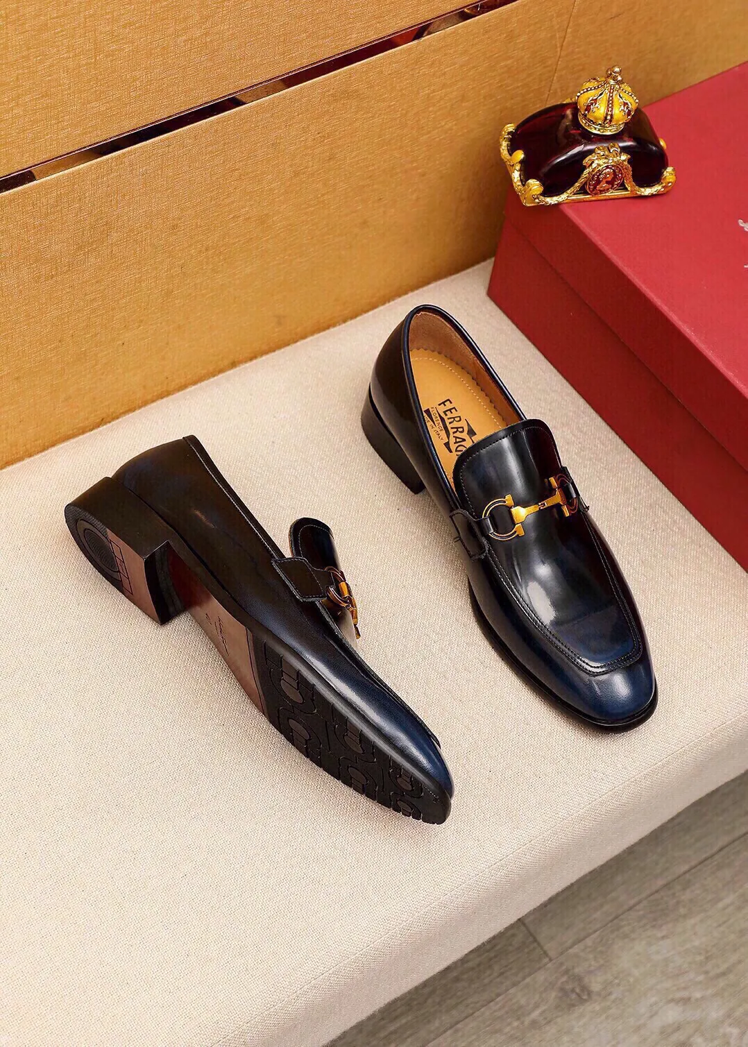 Men's shoes 💰520 💐 Product trademark: Ferragamo "Ferragamo" casual leather shoes Regular size: 38-44 (45🉑️customized) Product materials: Selected imported first-layer open-edge beaded cowhide upper + original hardware buckle, imported water-dyed cowhide leather lining. Strong three-dimensional visual effect, combined outsole Color: 3⃣️colors available